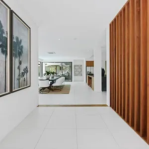  Holiday home Witta Circle - Walk To Hastings St & Australia