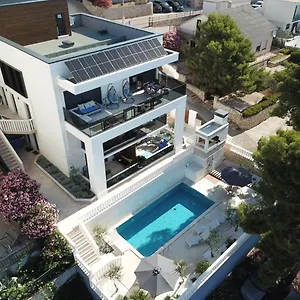  Apartment Luxury Beachfront Carlisa Croatia